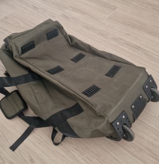 Mochila de viaje verde