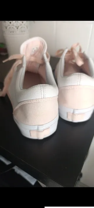 Zapatillas Vans Blancas y Rosas