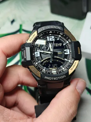 Reloj Casio G-Shock Negro y Dorado