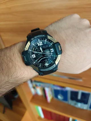 Reloj Casio G-Shock Negro y Dorado