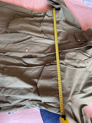 Gabardina Parca Verde claro Bershka. Súper Oversiz