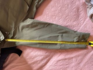 Gabardina Parca Verde claro Bershka. Súper Oversiz