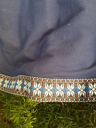 Vestido azul con bordado