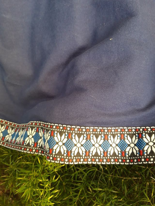 Vestido azul con bordado