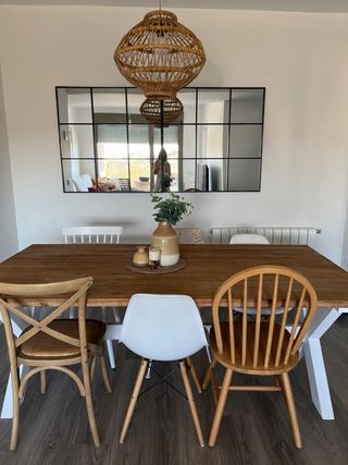 Mesa de comedor de madera