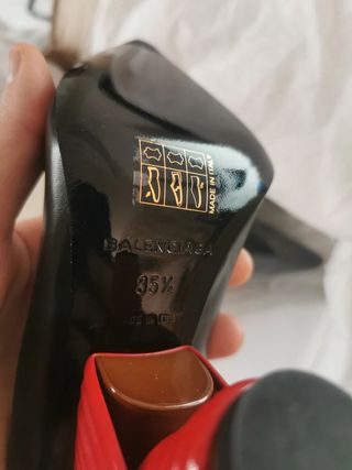 Zapatos de tacón Balenciaga negros y rojos
