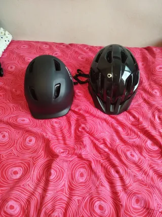 Cascos de bicicleta negros