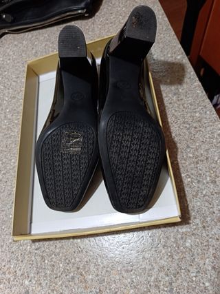 Zapatos de tacón Michael Kors negros