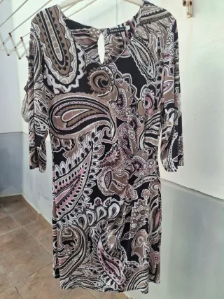 Vestido  estampado paisley T L. Medidas en descrip