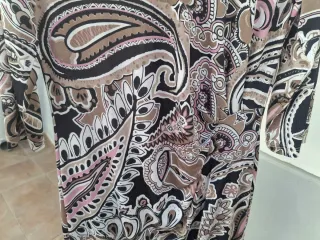 Vestido  estampado paisley T L. Medidas en descrip