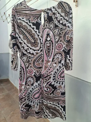 Vestido  estampado paisley T L. Medidas en descrip