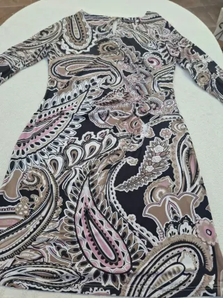 Vestido  estampado paisley T L. Medidas en descrip
