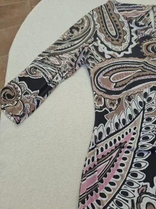 Vestido  estampado paisley T L. Medidas en descrip