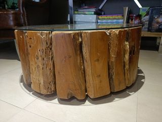 Mesa de centro rústica de madera con  cristal