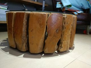 Mesa de centro rústica de madera con  cristal