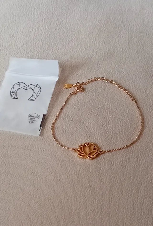 Pulsera Le Petite Marie Flor de Loto Dorada