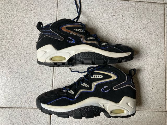 Zapatillas Baloncesto Negras y Azules