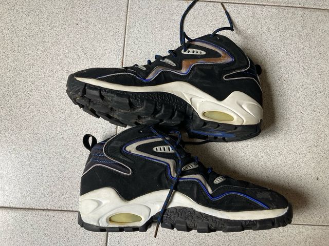 Zapatillas Baloncesto Negras y Azules