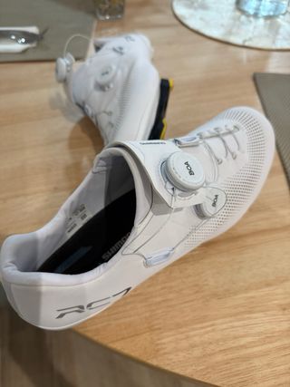Shimano RC7 Blancas Talla 44 + Calas Amarillas