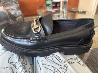 Mocasines charol H&M dorados