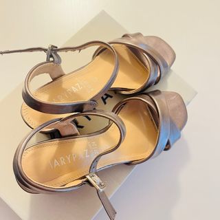 Sandalias plateadas oscuras boda