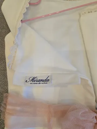 Talla 6-Mono blanco de ceremonia con fajín rosa