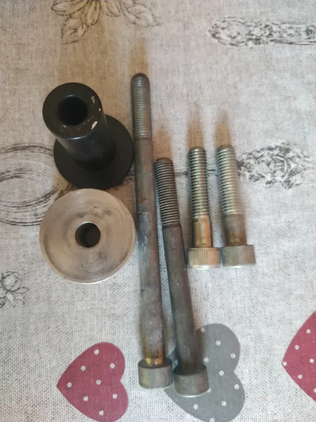 Separadores y tornillos protectores Pelacrash