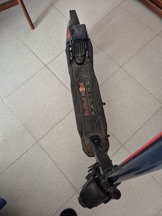  Patinete Eléctrico Red Bull Racing. Nuevo.
