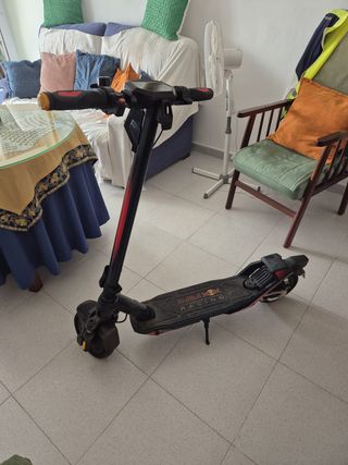  Patinete Eléctrico Red Bull Racing. Nuevo.