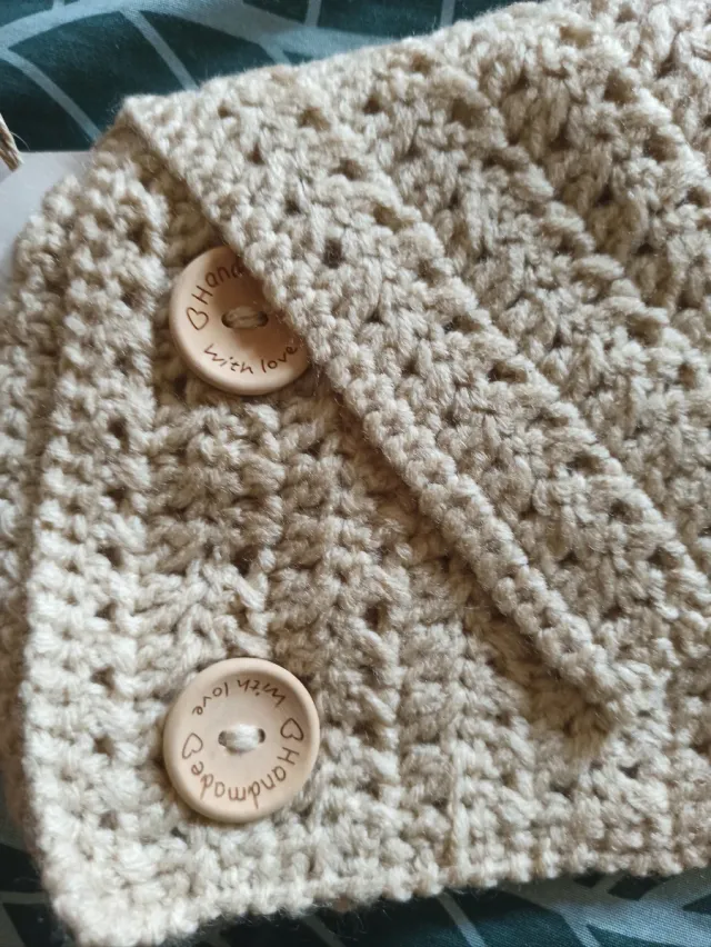 Scaldacollo e fascia lavorati a uncinetto 