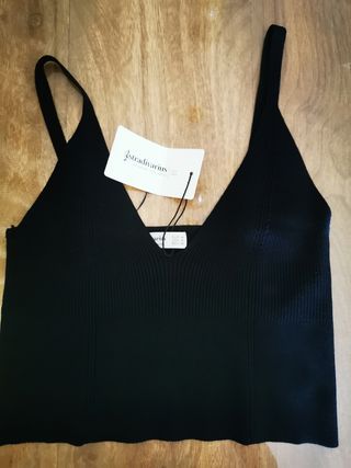 Top corto negro Stradivarius Talla M