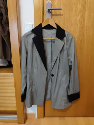 Americana mujer gris y negro