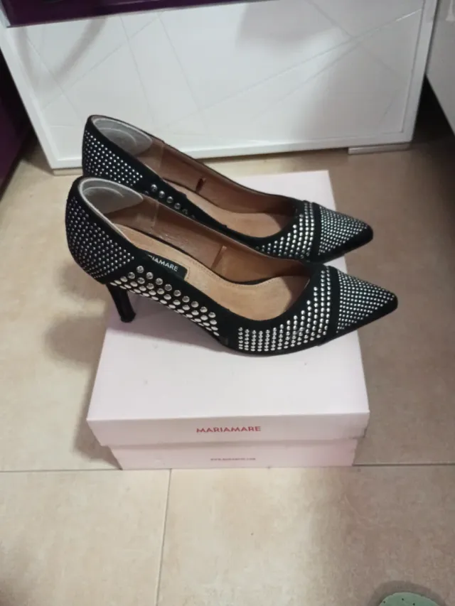 Zapatos de tacón MARIAMARE negros y plateados