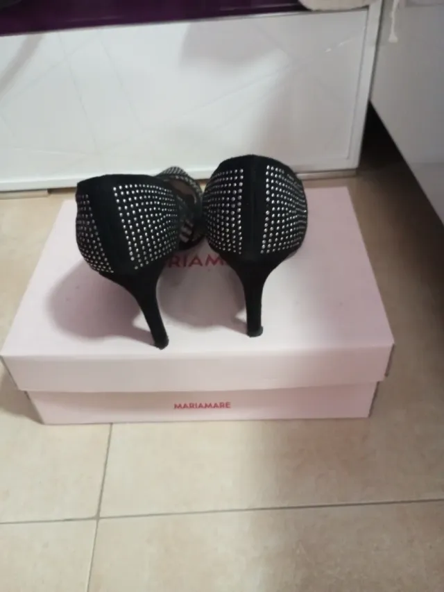 Zapatos de tacón MARIAMARE negros y plateados
