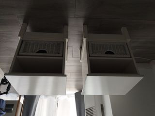 Comodini con cestino in vimini