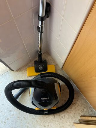 Aspiradora Ufesa Cycletron Compact 1600W