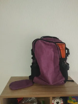 Mochila Morada con compartimento naranja