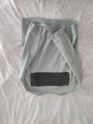 Sudadera gris con logo NOISE
primark