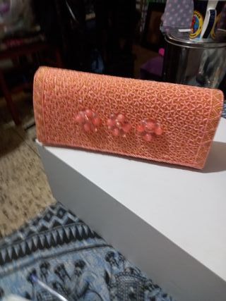 Bolso de fiesta rosa y dorado