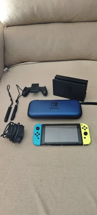 Nintendo Switch Azul y Amarillo