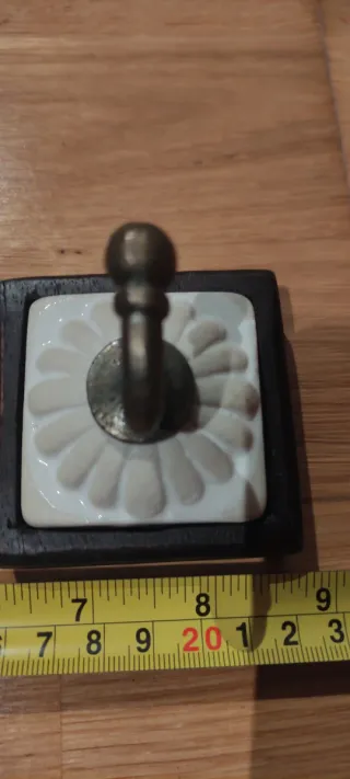 Percheros cerámica y madera