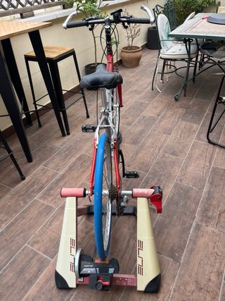 Conjunto Rodillo Élite + Bicicleta BH
