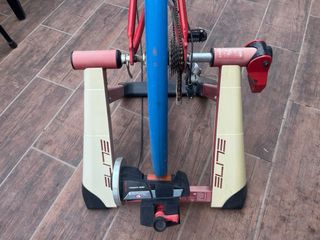 Conjunto Rodillo Élite + Bicicleta BH

