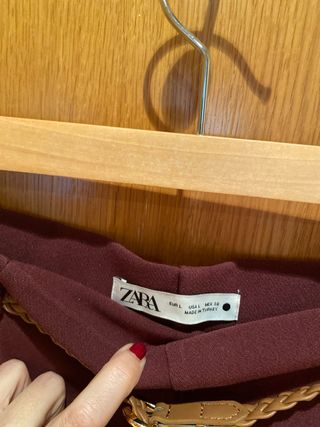 Pantalón Zara Burdeos Talla L. 