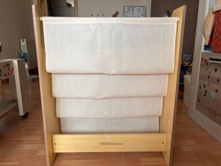 Libreria para cuentos de madera