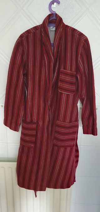 Bata Tebra Hombre Talla M Rayas Rojas