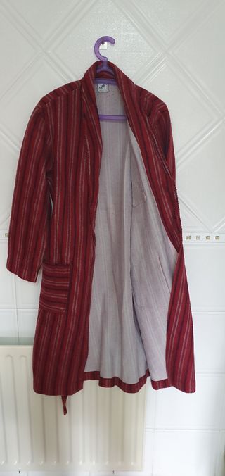 Bata Tebra Hombre Talla M Rayas Rojas