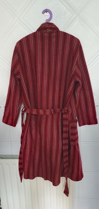 Bata Tebra Hombre Talla M Rayas Rojas