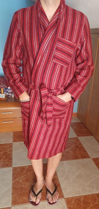 Bata Tebra Hombre Talla M Rayas Rojas