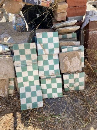 Losas hidráulicas antiguas ajedrezadas